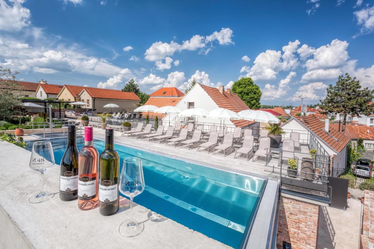 Resort Valtberg - Depandance Valtice Buitenkant foto