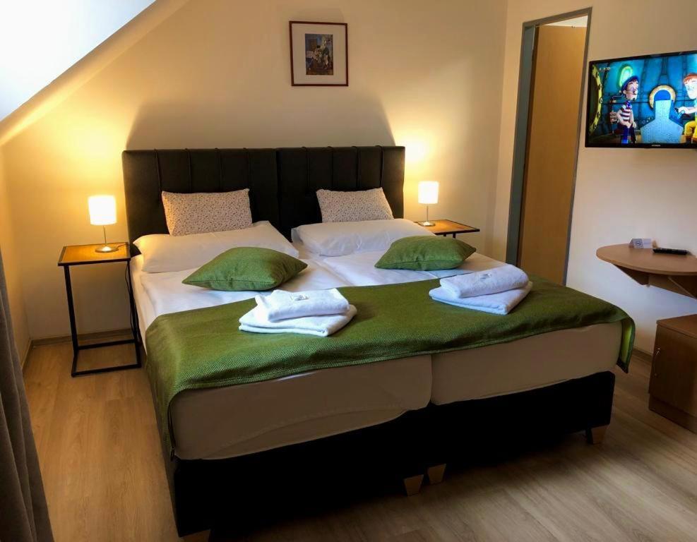 Resort Valtberg - Depandance Valtice Buitenkant foto